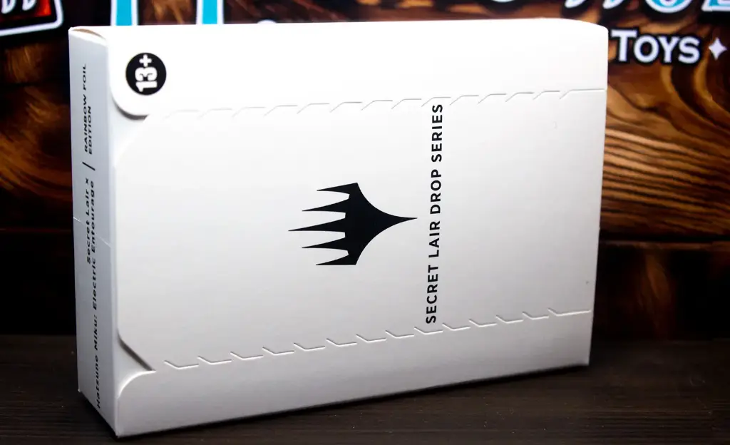 Secret Lair x Hatsune Miku: Electric Entourage (Japanese Rainbow Foil)